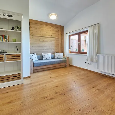 M's Wood Apartment *